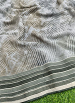 Load image into Gallery viewer, Beautiful Georgette Saree in Leheriya Design