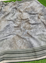 Load image into Gallery viewer, Beautiful Georgette Saree in Leheriya Design