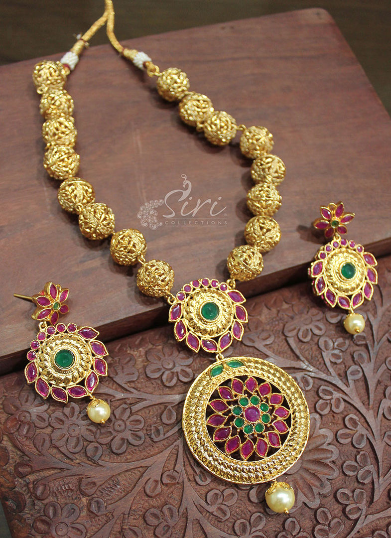 Beautiful Unique Elegant Necklace Set In Kemp Stones