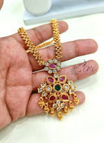 Load image into Gallery viewer, Beautiful Necklace in Gold Finish