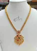 Load image into Gallery viewer, Beautiful Necklace in Gold Finish