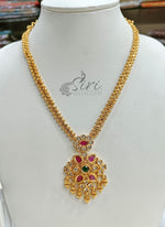 Load image into Gallery viewer, Beautiful Necklace in Gold Finish
