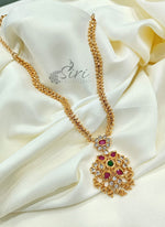 Load image into Gallery viewer, Beautiful Necklace in Gold Finish