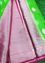 Load image into Gallery viewer, Beautiful Banarasi Organza Saree In Rich Contrast Borders