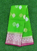 Load image into Gallery viewer, Beautiful Banarasi Organza Saree In Rich Contrast Borders