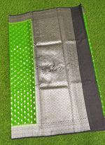 Load image into Gallery viewer, Beautiful Banarasi Semi Georgette Saree in Contrast Border