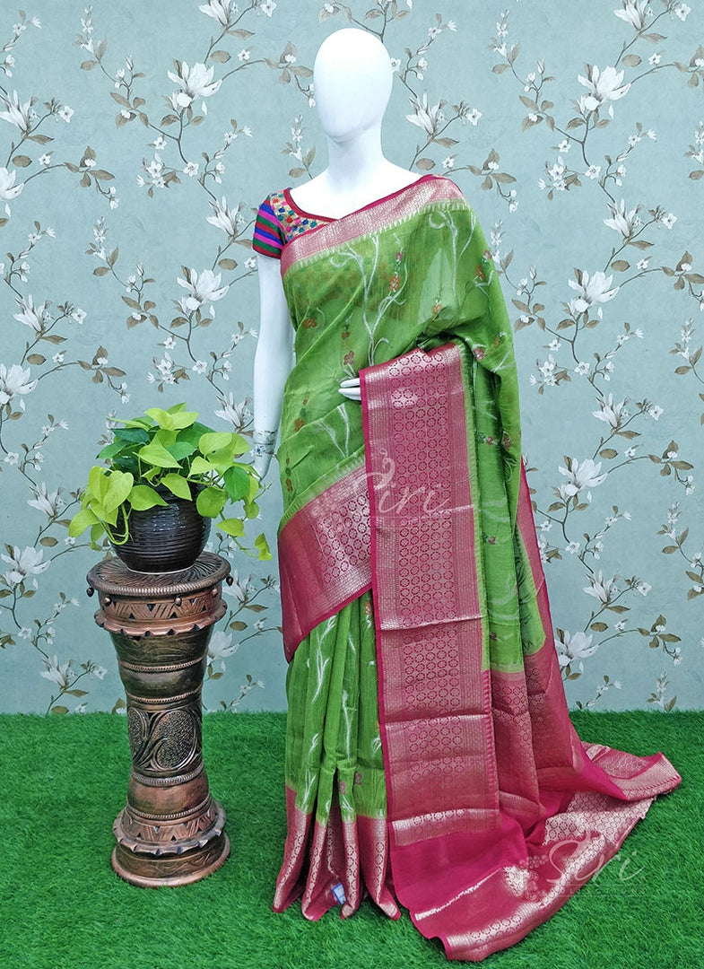 Beautiful Pure Matka Silk Saree in Pista Green and Magenta Border