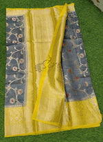 Load image into Gallery viewer, Beautiful Pure Matka Silk Saree in Rich Contrast Border and Rich Pallu