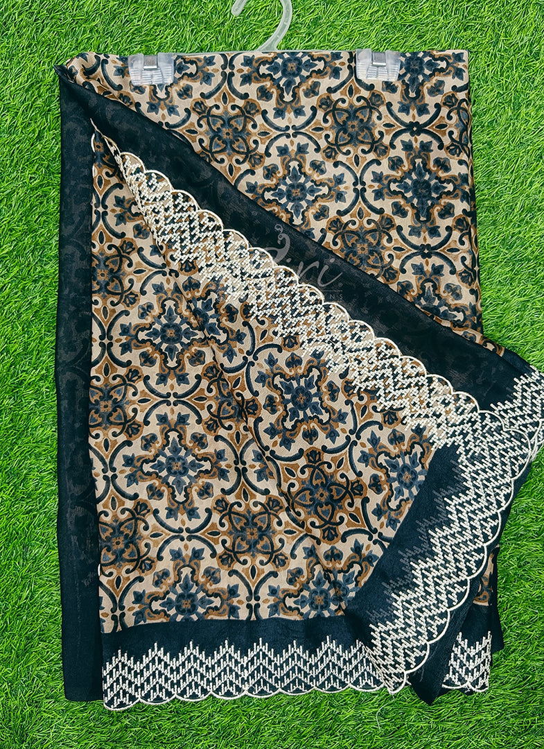 Lovely Metal Georgette Saree in Scallop Border