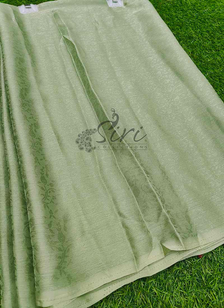 Lovely Wrinkle Crepe Saree in Self Design