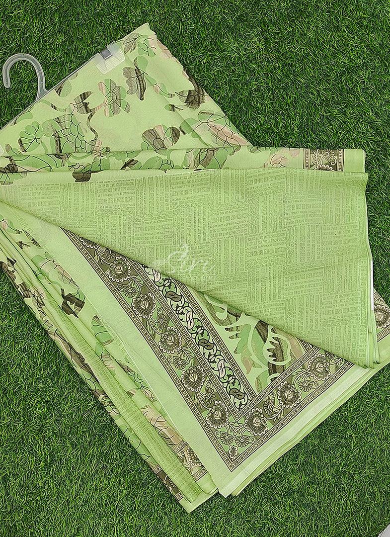 Beautiful Floral Printed Crepe Silk Saree With Blouse