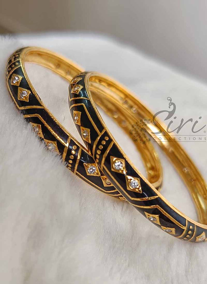 Beautiful Pair of Bangles in Meenakari Work