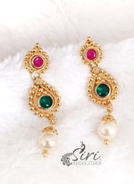 Load image into Gallery viewer, Beautiful Gold Plated Earrings in Pearl Drop
