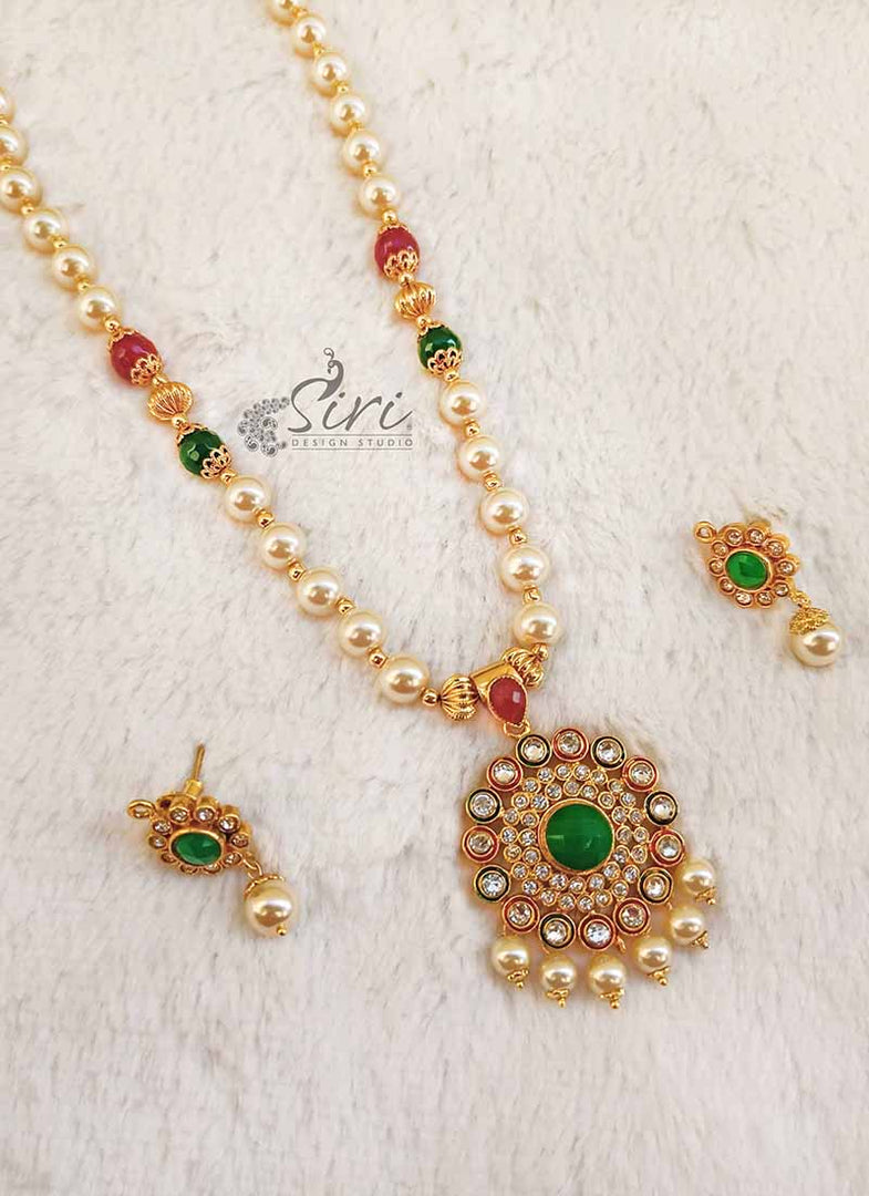 Beautiful Necklace in Polki Pendant Set