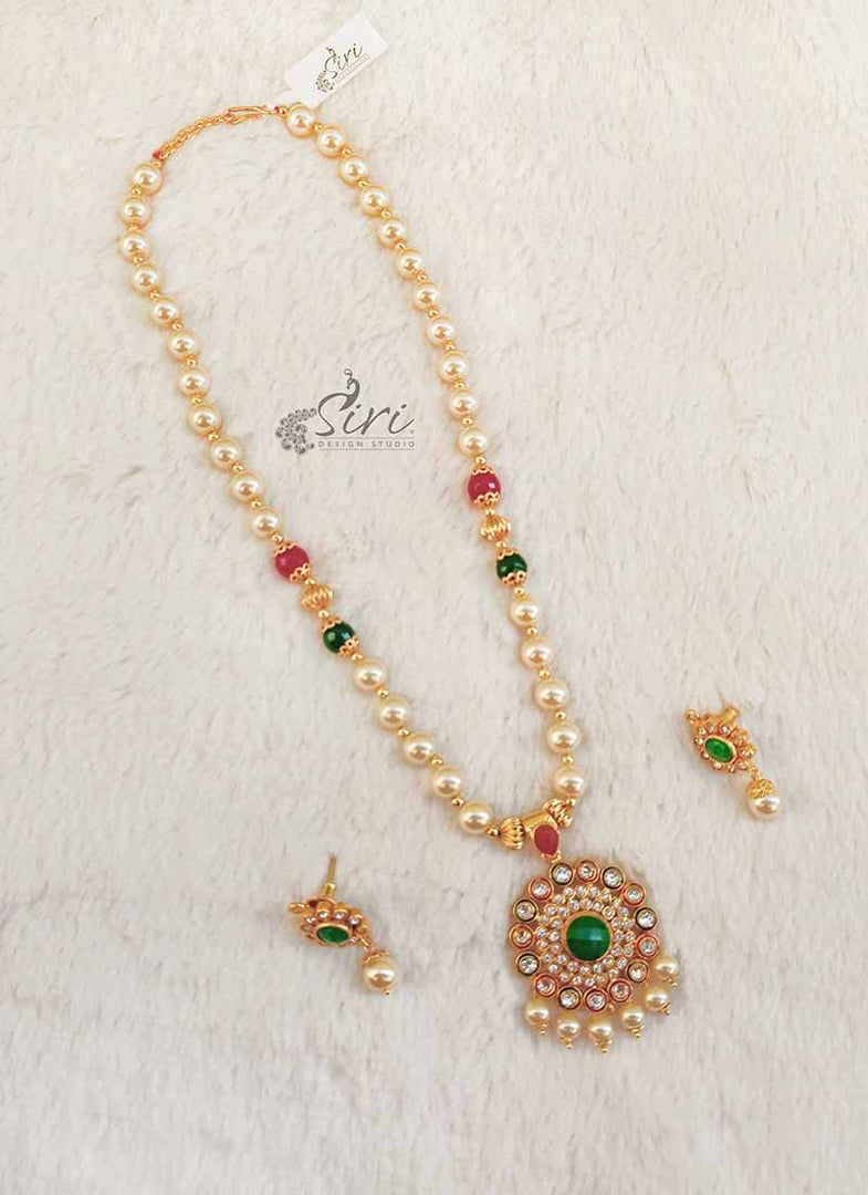 Beautiful Necklace in Polki Pendant Set