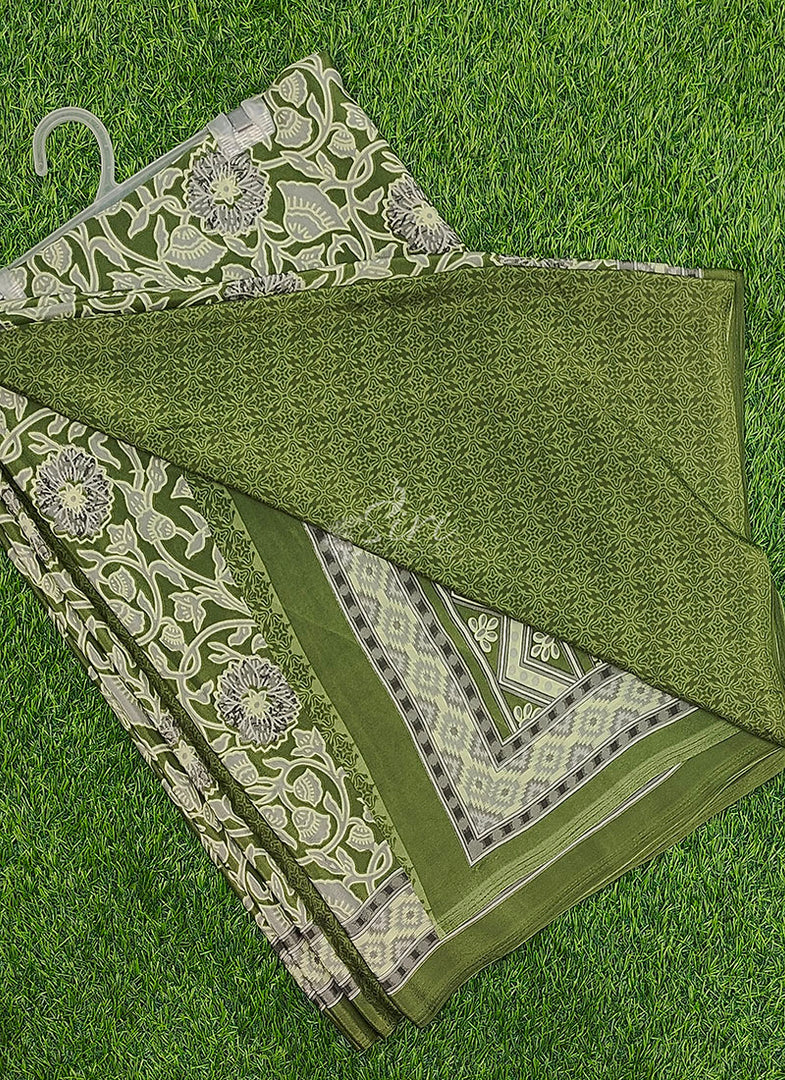 Beautiful Floral Printed Crepe Silk Saree