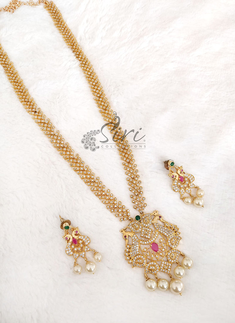Lovely Cz Stone Trendy Necklace Set in Peacock Design