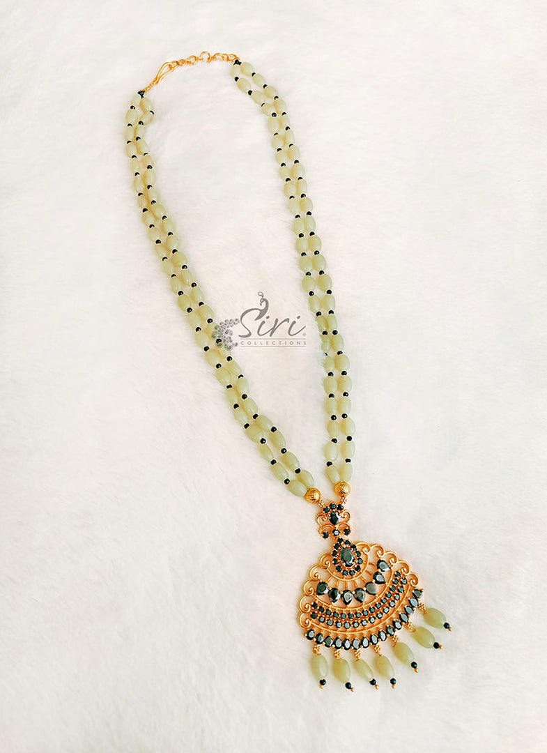 Beautiful Beads Necklace Chain in Black Stone Pendant